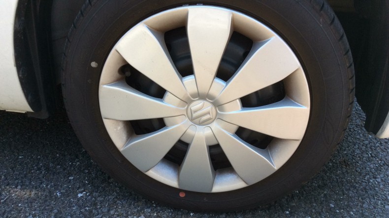 タイヤホイール前