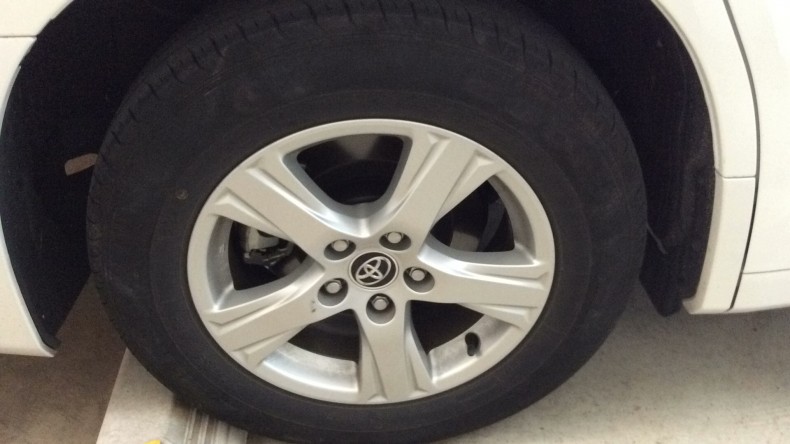 タイヤホイール前