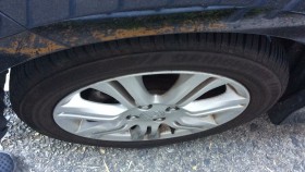 タイヤホイール前