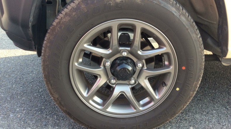 タイヤホイール前