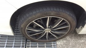 タイヤホイール前