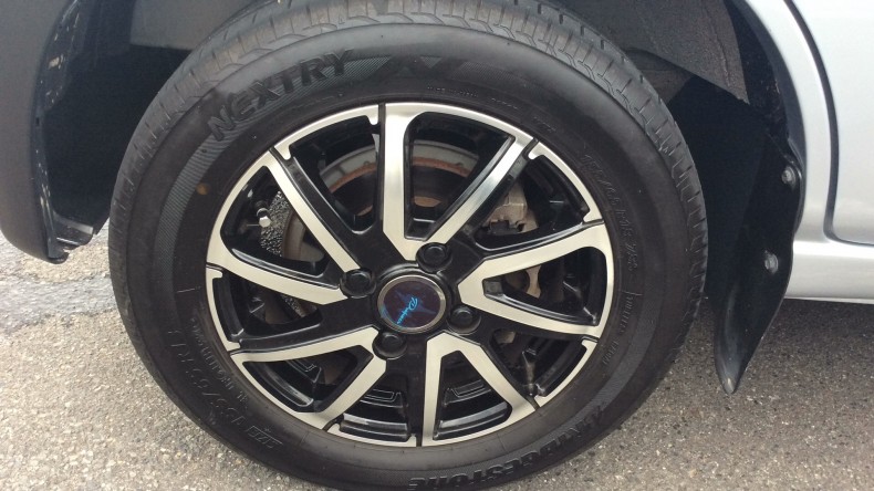 タイヤホイール前