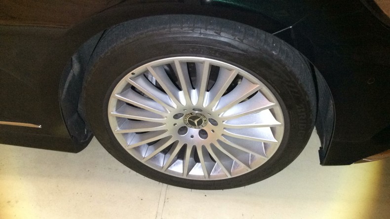 タイヤホイール前