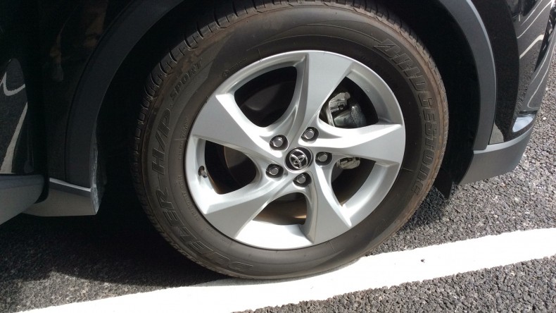 タイヤホイール前