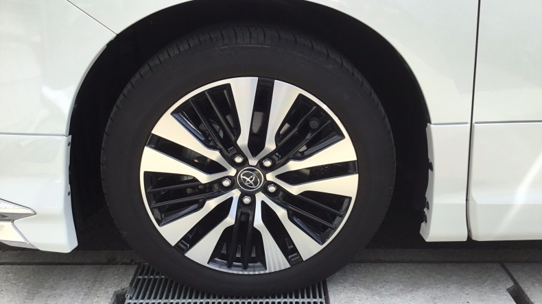 タイヤホイール前