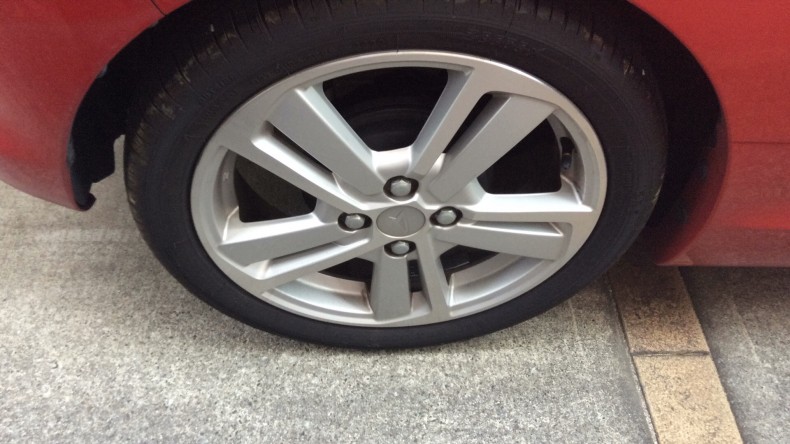 タイヤホイール前