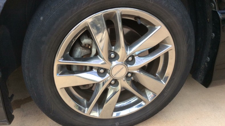 タイヤホイール前