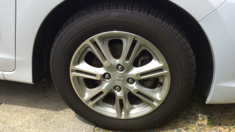 タイヤホイール前