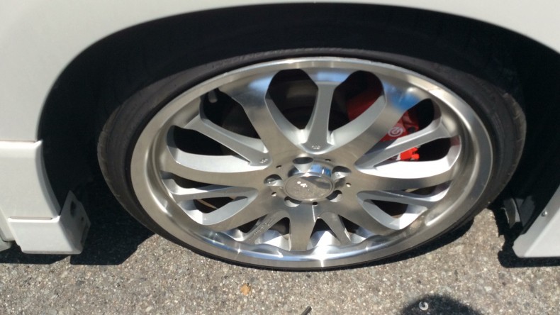 タイヤホイール前