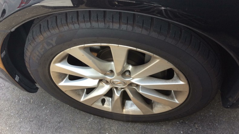 タイヤホイール前