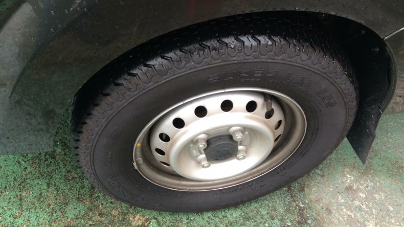 タイヤホイール前
