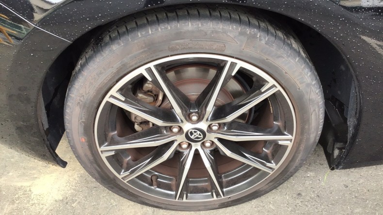 タイヤホイール前