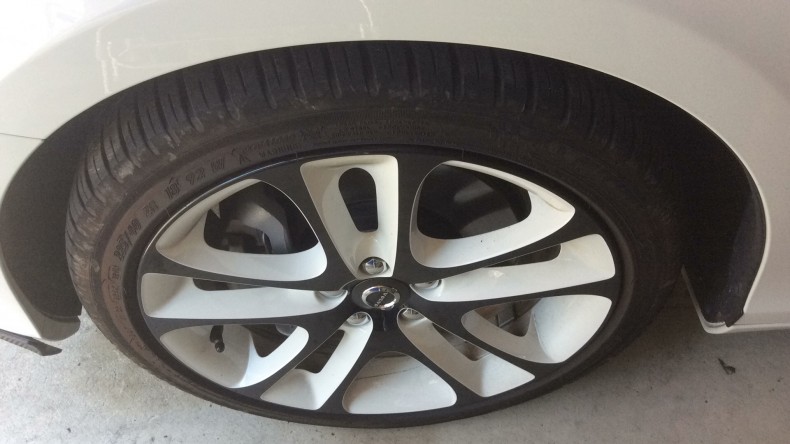 タイヤホイール前