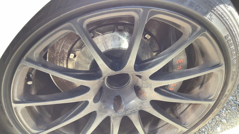 タイヤホイール前