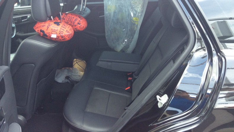 内装後方シート