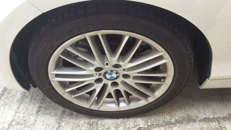 タイヤホイール前