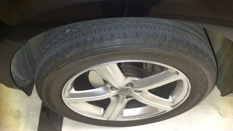 タイヤホイール前