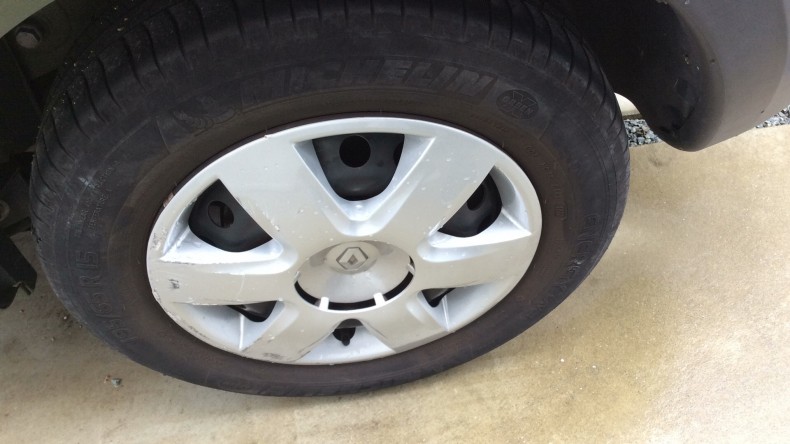 タイヤホイール前