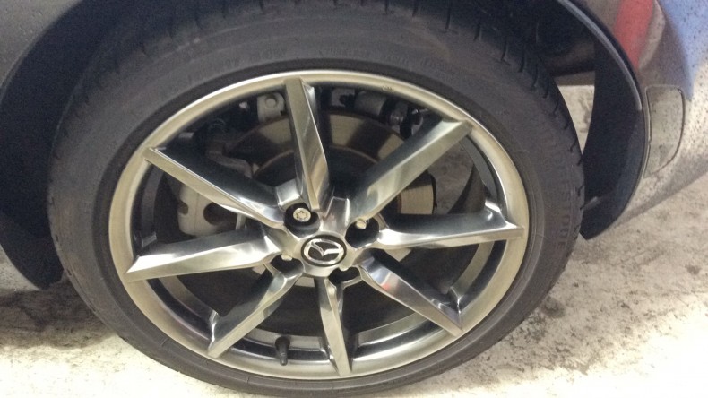 タイヤホイール前