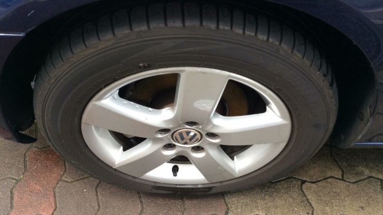 タイヤホイール前