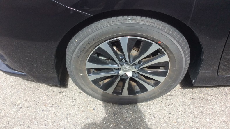 タイヤホイール前