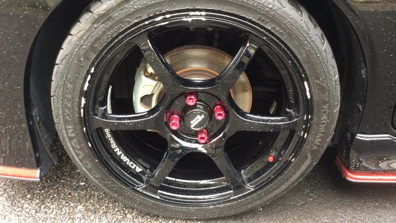 タイヤホイール前