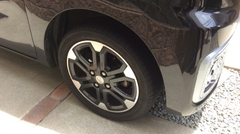 タイヤホイール前