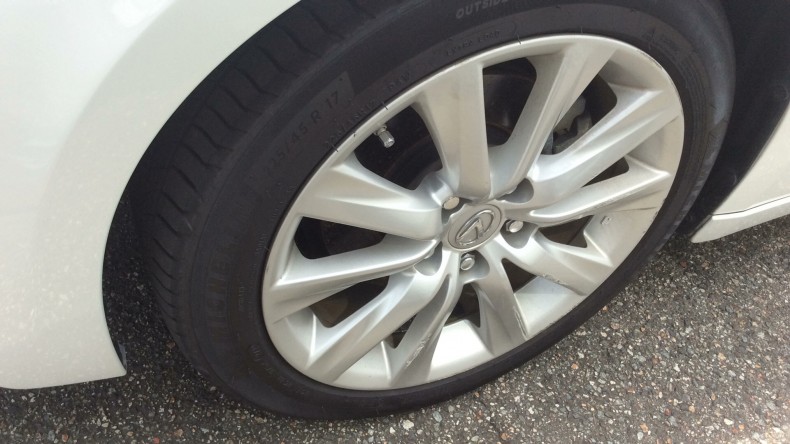 タイヤホイール前