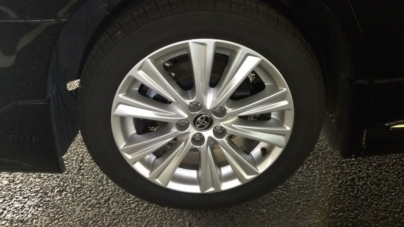 タイヤホイール前