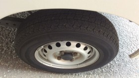 タイヤホイール前