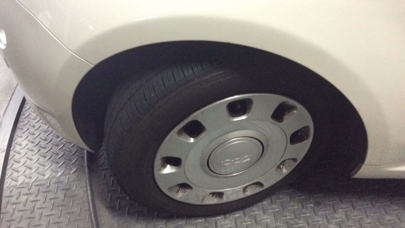 タイヤホイール前