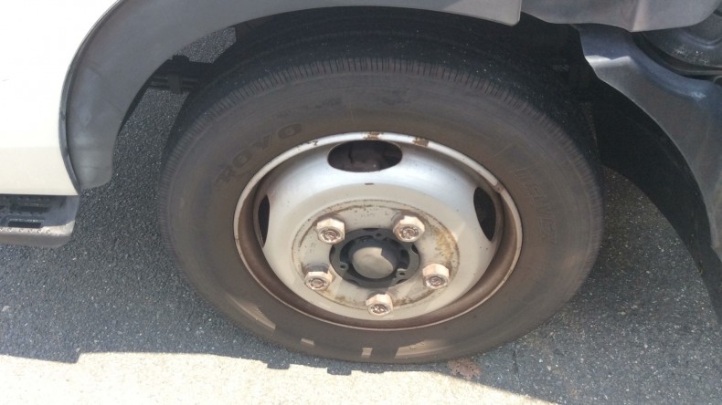 タイヤホイール前