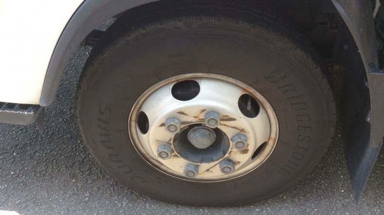 タイヤホイール前