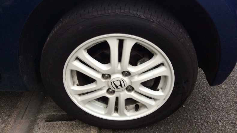 タイヤホイール前