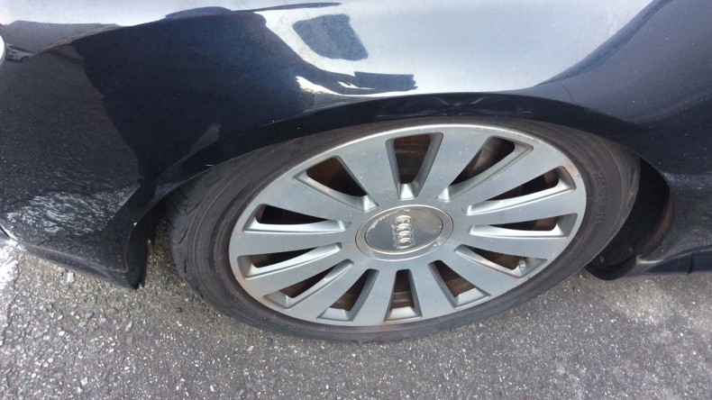 タイヤホイール前