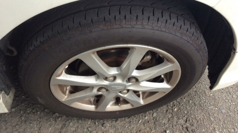 タイヤホイール前