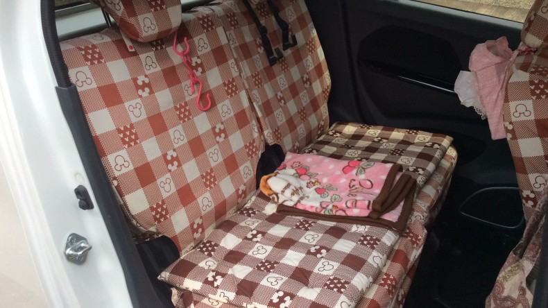 内装後方シート