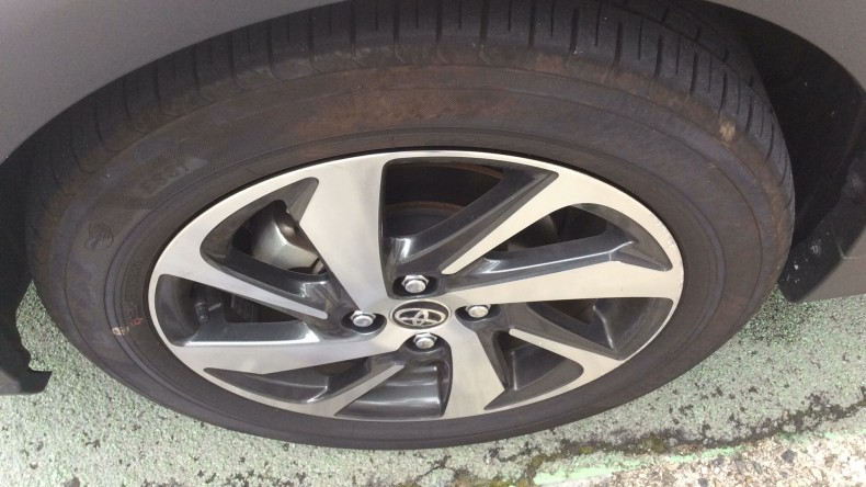 タイヤホイール前