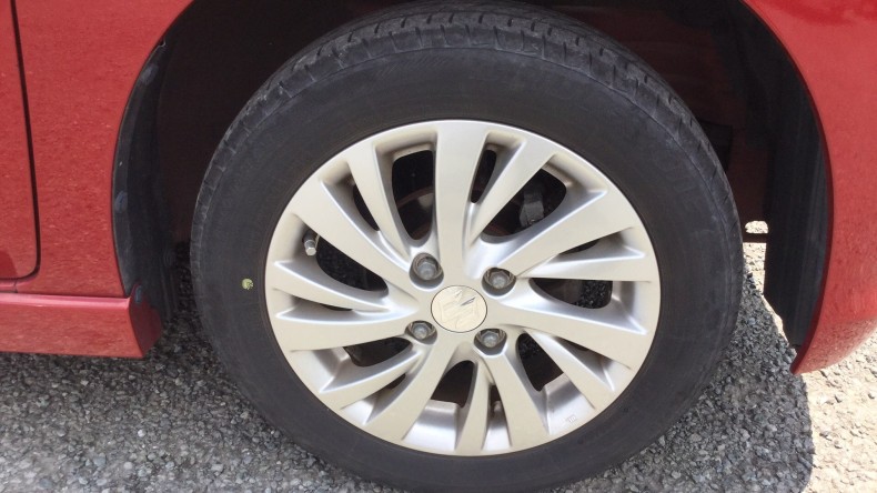 タイヤホイール前