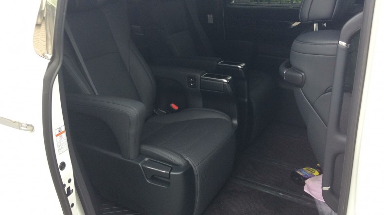 内装後方シート