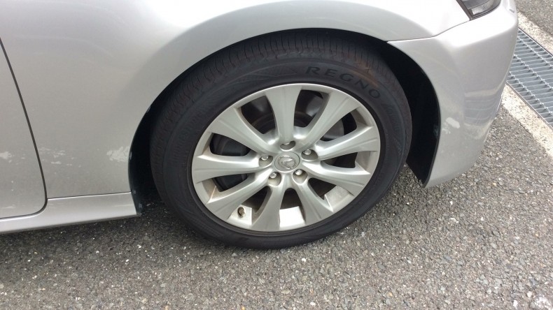 タイヤホイール前