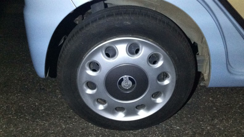 タイヤホイール前