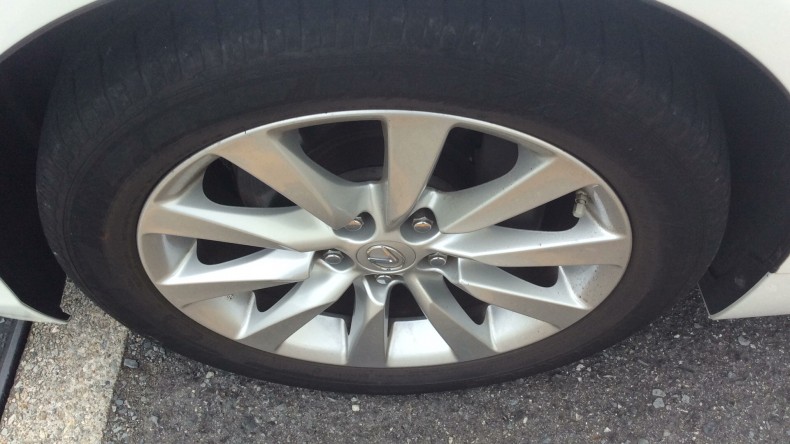 タイヤホイール前