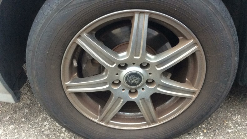 タイヤホイール前