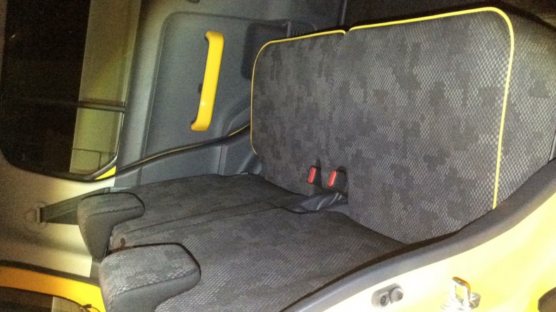内装後方シート