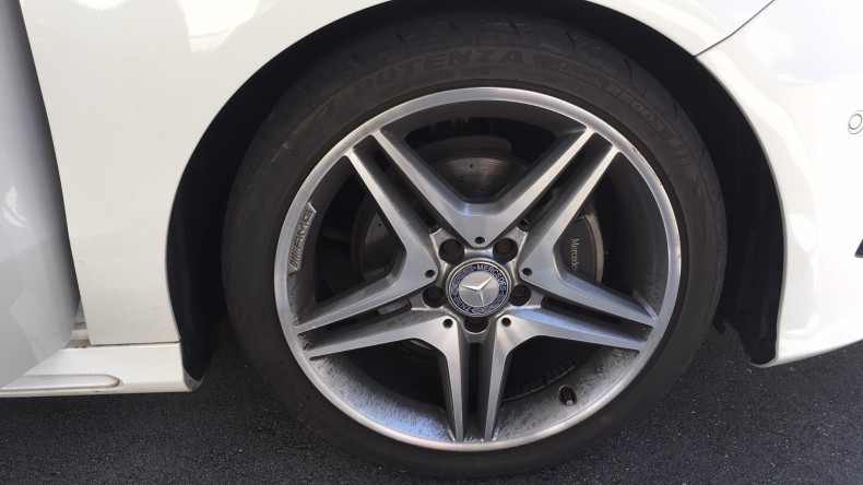 タイヤホイール前