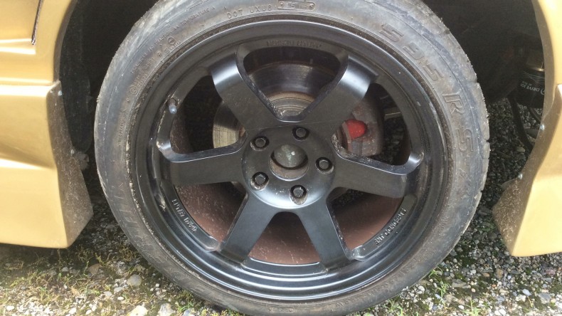 タイヤホイール前