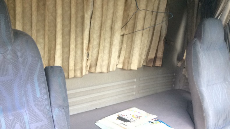 内装後方シート