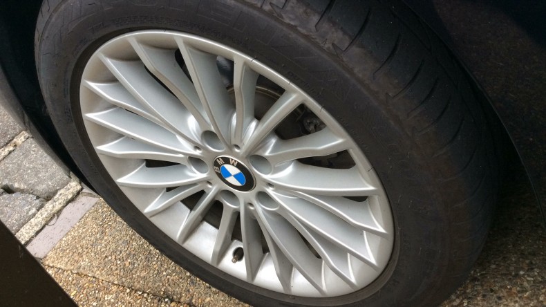 タイヤホイール前