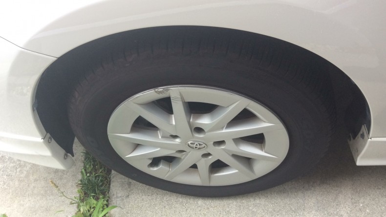 タイヤホイール前